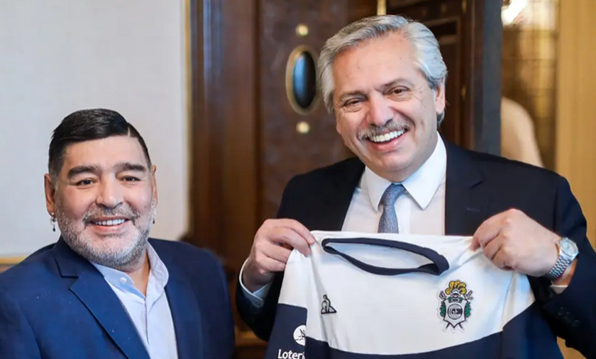 Diego Maradona y Alberto Fernández durante una reunión en Casa Rosada a fines de 2019, luego de la asunción del actual presidente.