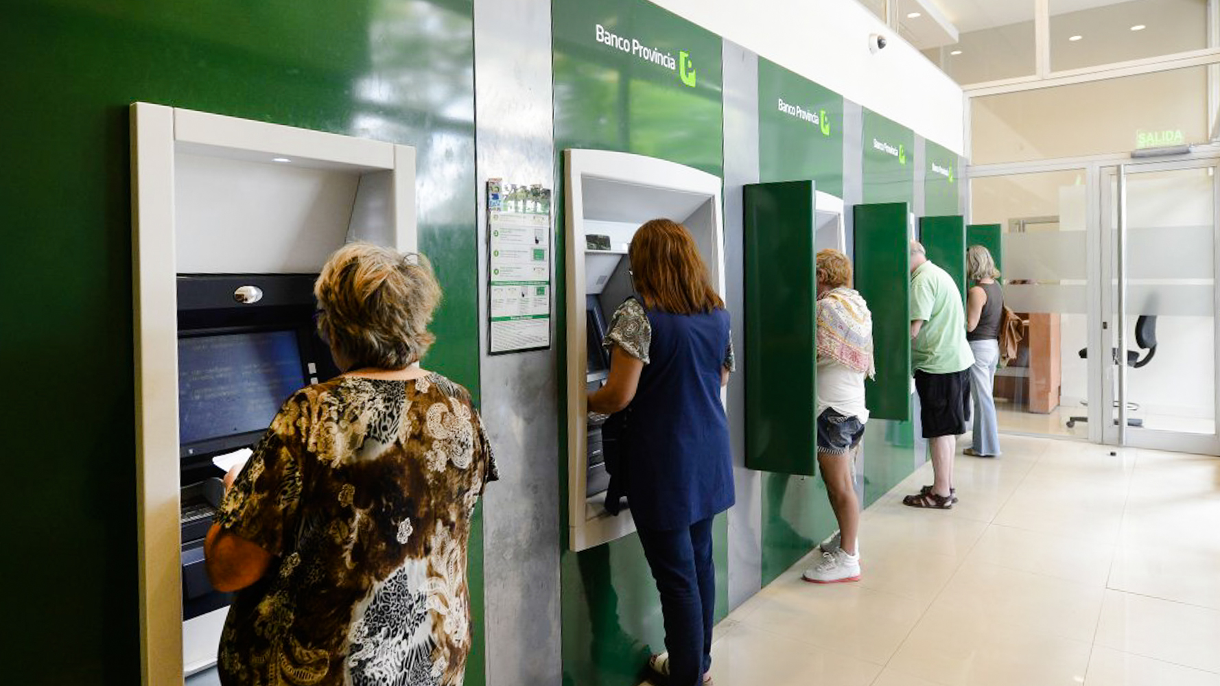 El horario de verano de los bancos en la provincia de Buenos Aires busca que los usuarios eviten las altas temperaturas.