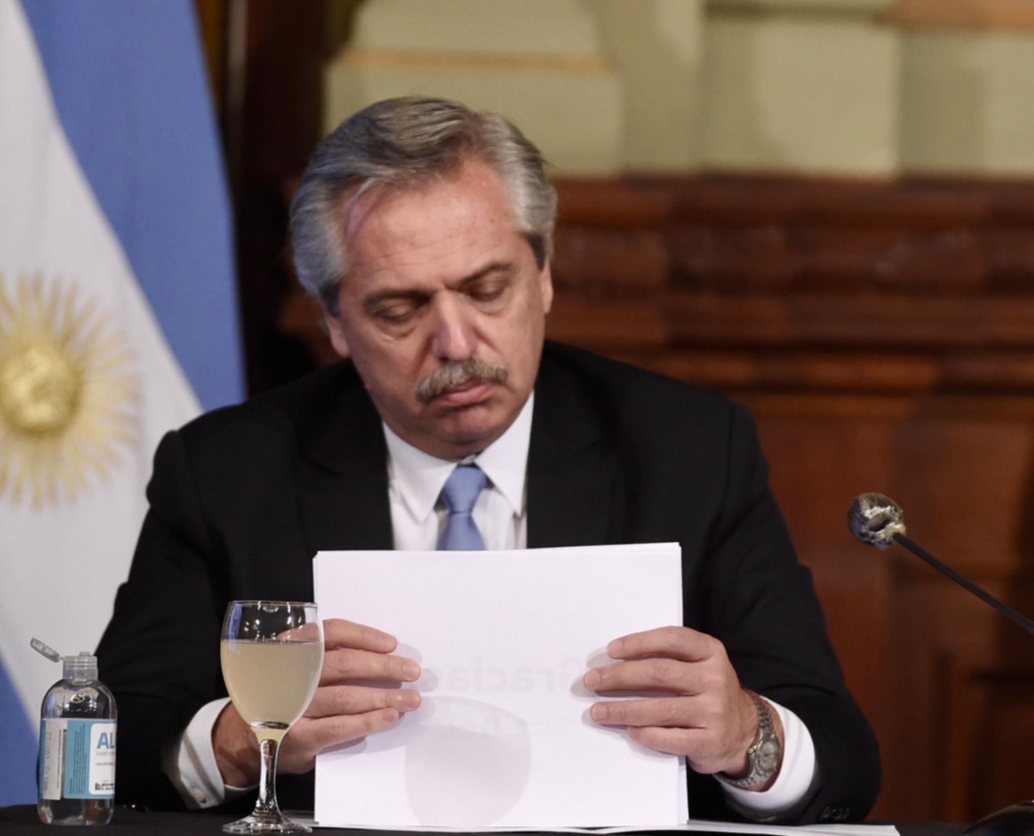 El presidente de la Nación, Alberto Fernández, se realizó controles endoscópicos, tras el episodio de gastritis erosiva que presentó durante su gira en Bali y no presenta "lesiones con sangrado activo”.