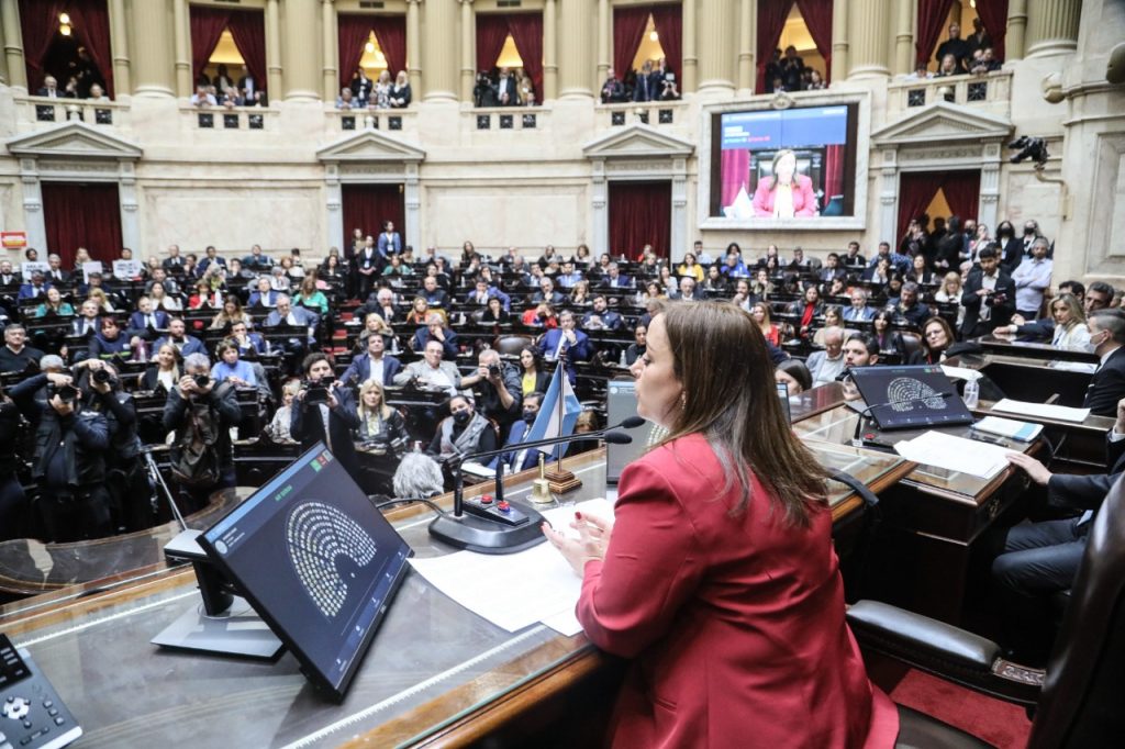 Después de casi tres meses, el Congreso vuelve a sesionar para tratar la ley Olimpia, que busca tipificar la violencia de género digital.