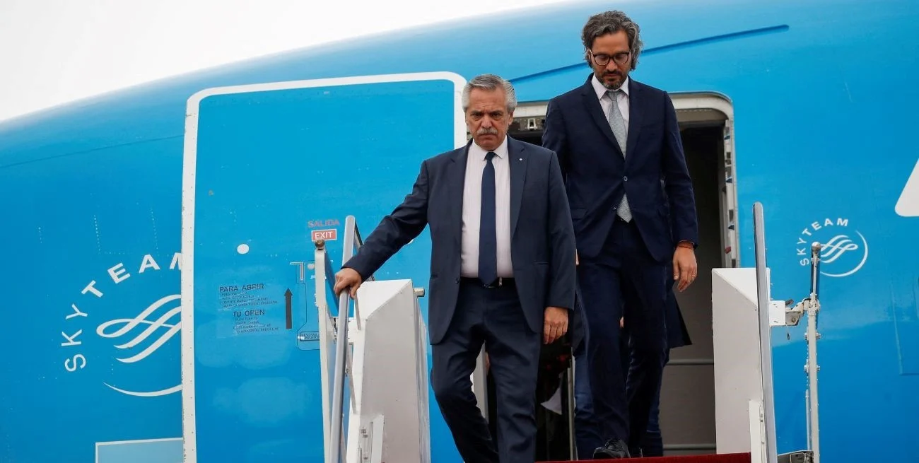 El presidente Alberto Fernández arribó esta madrugada al país tras su gira por Francia, Indonesia y España.