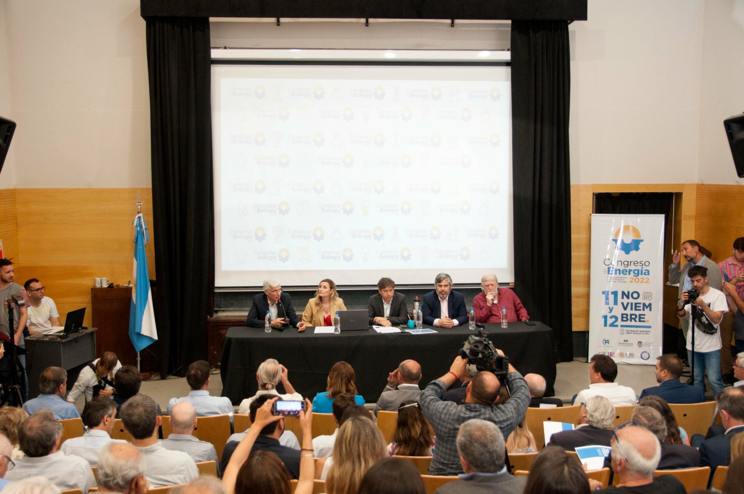 Durante su exposición, Kicillof afirmó que “el país no tiene posibilidades de desarrollo sin soberanía energética”.