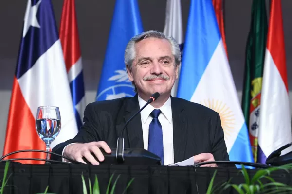 El presidente Alberto Fernández disertará mañana en el Foro de París por la Paz en Francia.