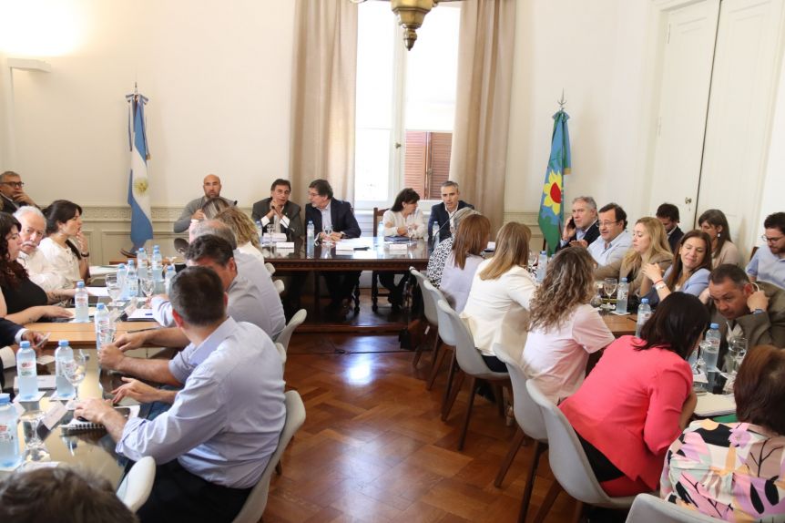 El titular de la cartera educativa bonaerense, Alberto Sileoni, esta mañana no respondió ninguno de los múltiples planteos de la oposición.