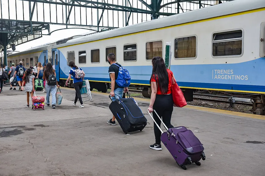 La motosierra del Ejecutivo nacional, a cargo de Javier Milei, llega a la empresa estatal Trenes Argentinos tras los rumores de 3000 despidos en el sector. Todos los detalles.