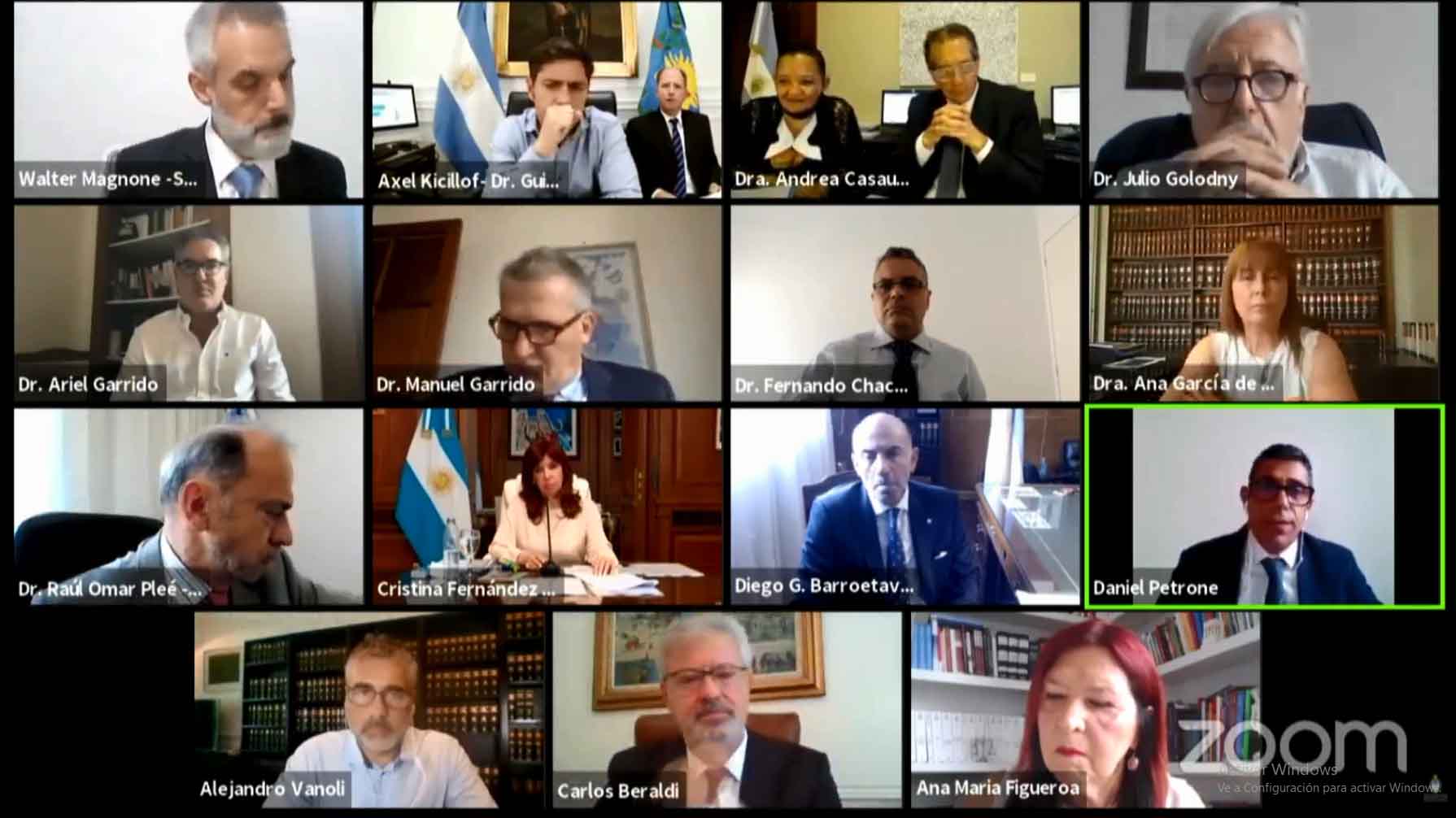 Tras varias audiencias, la vicepresidenta Cristina Kirchner junto a otros funcionarios fueron sobreseídos de la causa dólar futuro.