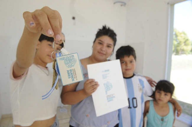 El Gobierno bonaerense firmó convenios para la construcción de 104 casas más.