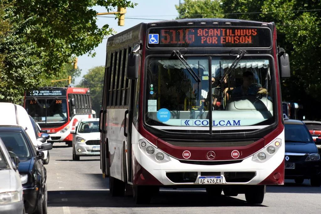 Las cámaras de empresas de colectivos anunciaron una reducción del servicio por “falta de recursos”. ¿Qué líneas afecta? Gobierno nacional para el AMBA, en Mar del Plata, desde enero, el boleto de los colectivos también subirá, pero un 21%.