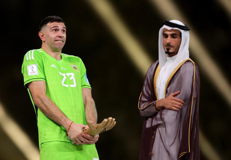 El Dibu Martínez ganó el premio al mejor arquero del Mundial Qatar 2022.