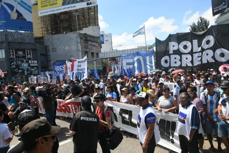 Los piqueteros de izquierda anunciaron un acampe frente al Ministerio de Desarrollo Social de la Nación con la consigna "por una Navidad sin hambre".
