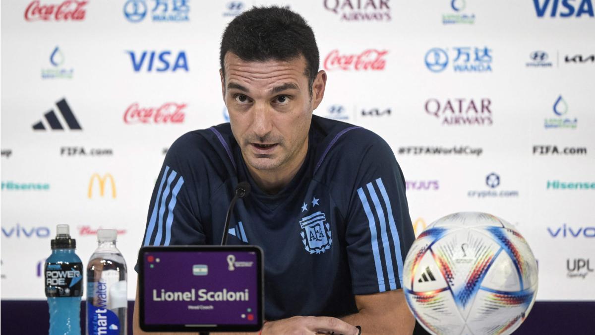 Scaloni probó el viernes con el esquema de cinco defensores con Lisandro Martínez y luego volvió al tradicional 4-3-3.