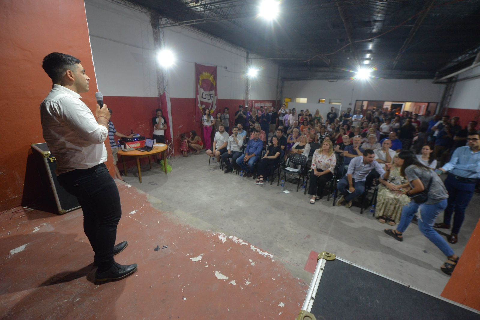 Nanni se lanzó como precandidato a intendente de Berisso frente a un centenar de afiliados de la UCR.