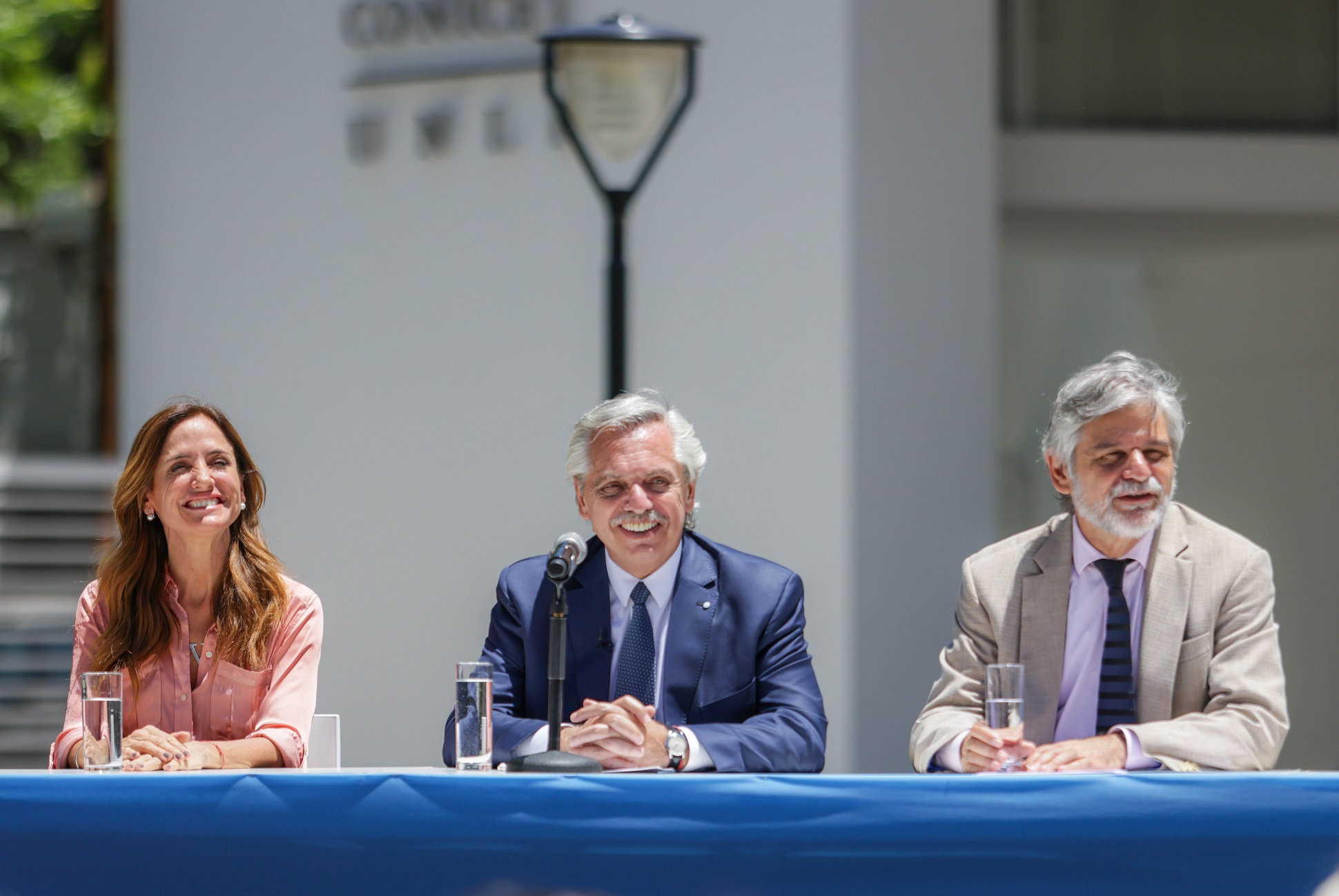Alberto Fernández encabezó un acto en el polo tecnológico de la UNLP y comparó el trabajo en equipo de los científicos argentinos con la actuación de la Selección Argentina.