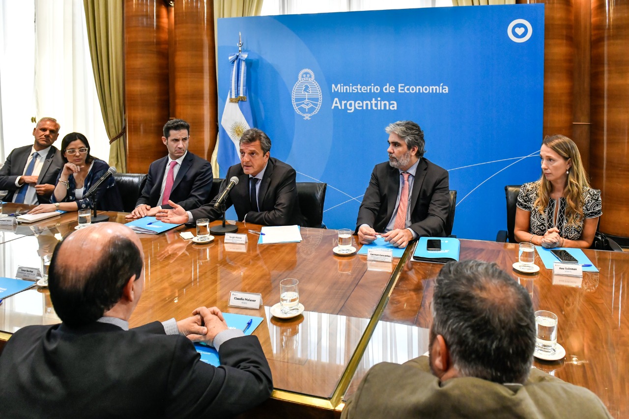 Massa destacó el Plan Ahora 10 en el marco de la importancia de lograr una "economía que no frene el consumo".