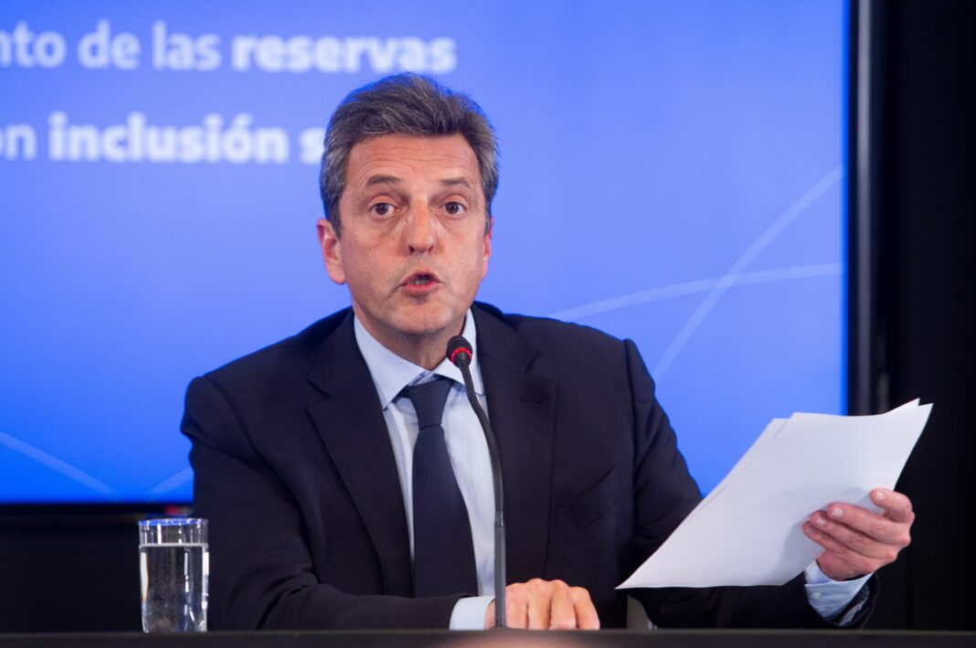 El ministro de Economía de la Nación, Sergio Massa, explicó las consecuencias de la próxima actualización del Impuesto a las Ganancias.