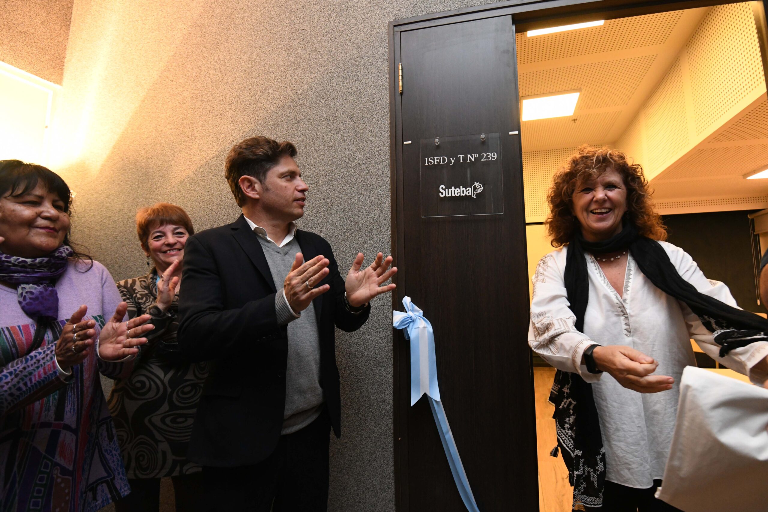 Kicillof inauguró en persona el instituto de Suteba que tiene permisos especiales. 