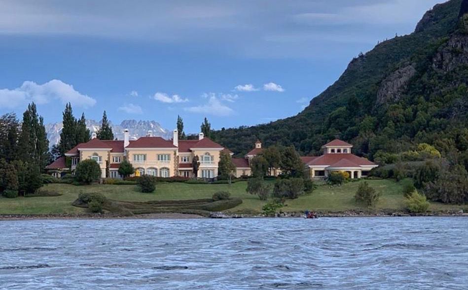 Funcionarios, empresarios y jueces visitaron el Lago Escondido el pasado octubre.
