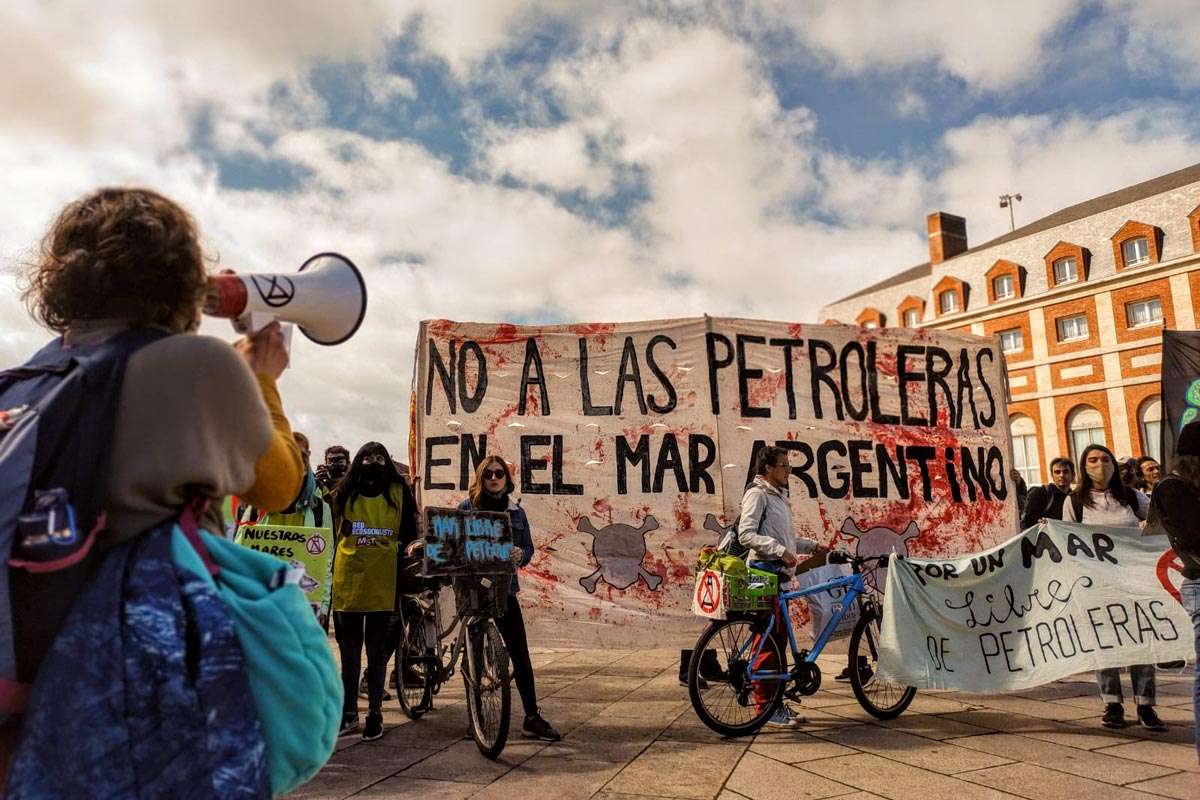 Más allá de las quejas contra la explotación petrolera en Mar del Plata, la Justicia habilitó la actividad en la zona.
