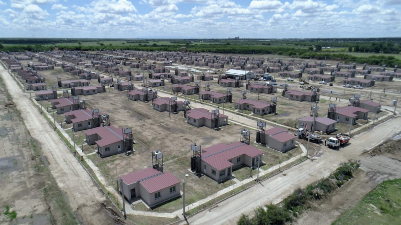 Alberto Fernández entregó las llaves correspondientes a las 300 viviendas de un nuevo barrio de la localidad de Villa Mercedes.