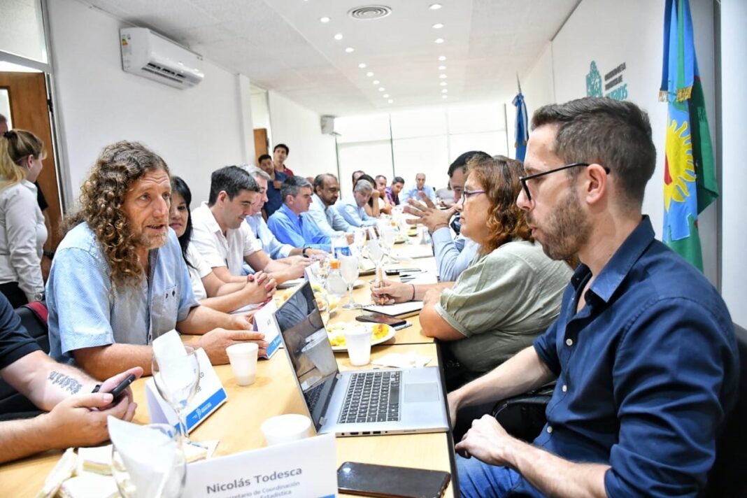 Los gremios que nuclean a los trabajadores estatales bonaerenses aprobaron la propuesta de aumento del 40% para el período enero-agosto.