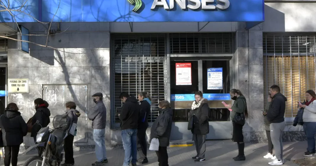 El freno al proyecto de moratoria previsional perjudica a 800 mil personas, de las que 268 mil viven en la provincia de Buenos Aires. Cómo es el impacto en los municipios bonaerenses, por número de vecinos afectados.