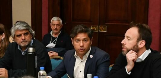 Axel Kicillof formalizará la convocatoria a los estatales bonaerenses y a los docentes para las paritarias 2023.