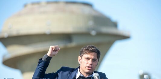 El gobernador bonaerense Axel Kicillof aprobó fondos millonarios para ABSA, tras una seguidilla de reclamos.