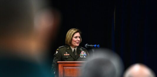 La jefa del Comando Sur de Estados Unidos reveló que los intereses de Estados Unidos en América Latina son el litio, el petróleo y el agua.