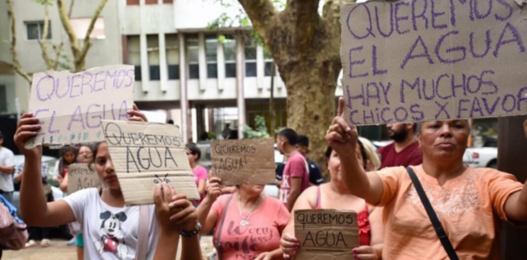 ABSA informó que dejará sin agua a gran parte de La Plata y de Bersisso, en medio de los enojos de vecinos y de los reclamos de la Defensoría del Pueblo bonaerense.