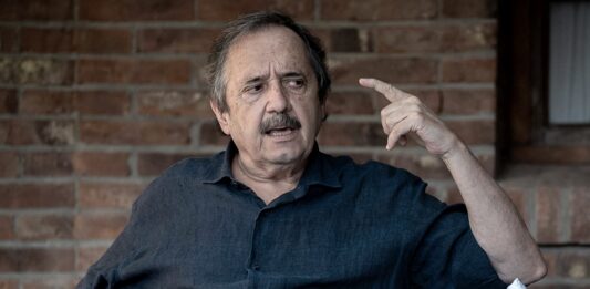 Ricardo Alfonsín rechazó una alianza de la UCR con Javier Milei. "¿Qué quieren hacer con el partido?", se preguntó.