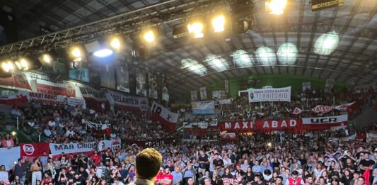 El titular de la UCR bonaerense, Maximiliano Abad, se lanzó como candidato a Gobernador desde Mar del Plata. Los detalles del acto.