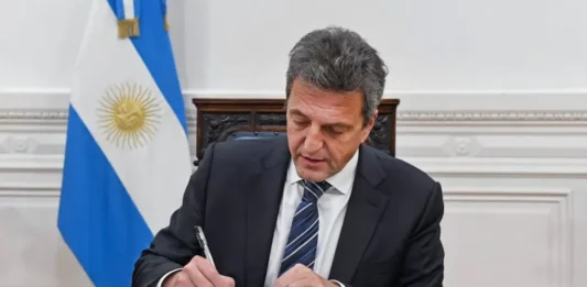 Sergio Massa ordenó investigar “la posible filtración de información respecto de la decisión del Gobierno en la recompra de deuda externa”.