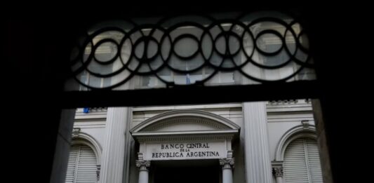 La oposición planteó que algunos sectores pudieron haberse beneficiado al tomar conocimiento por anticipado de la recompra de deuda externa.