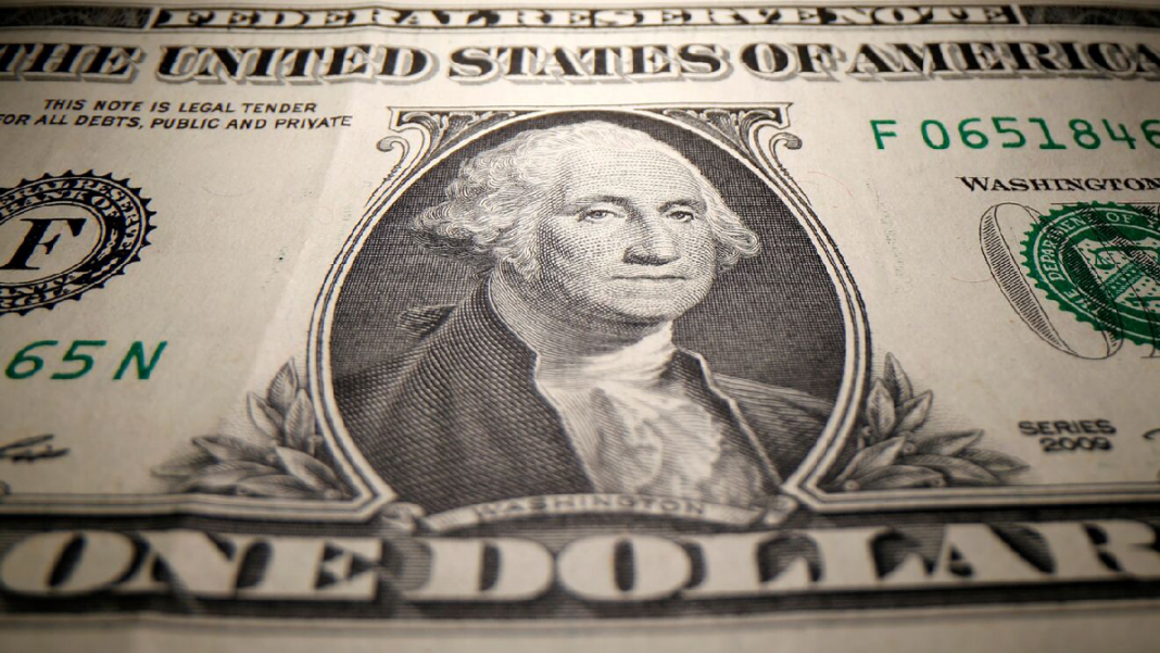 El dólar blue volvió a subir este viernes y anotó su séptima semana en alza.
