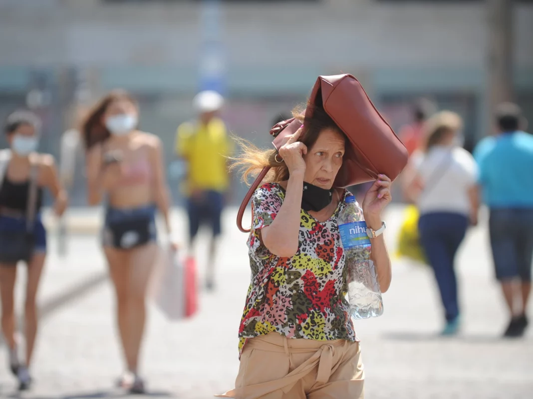 Más de la mitad de los municipios bonaerense están bajo alerta amarilla por temperaturas extremas. Repasá el listado de distritos.