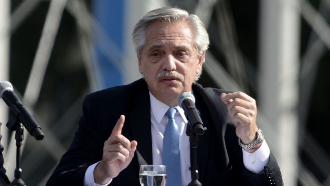El presidente Alberto Fernández inaugura una planta depuradora de líquidos cloacales en Mendoza.