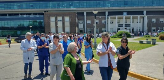 Los médicos del Hospital Posadas paran por 48 horas disconformes con el cierre de la paritaria 2022, pese a los festejos de Kreplak.