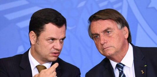 El exministro de Justicia de Bolsonaro, Anderson Torres, fue detenido en el aeropuerto internacional de Brasil por el intento de golpe de Estado.
