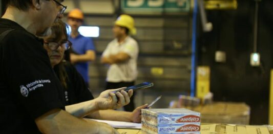 El gremio Camioneros acordó colaborar con la Secretaría de Comercio para garantizar el abastecimiento de los productos adheridos a Precios Justos.