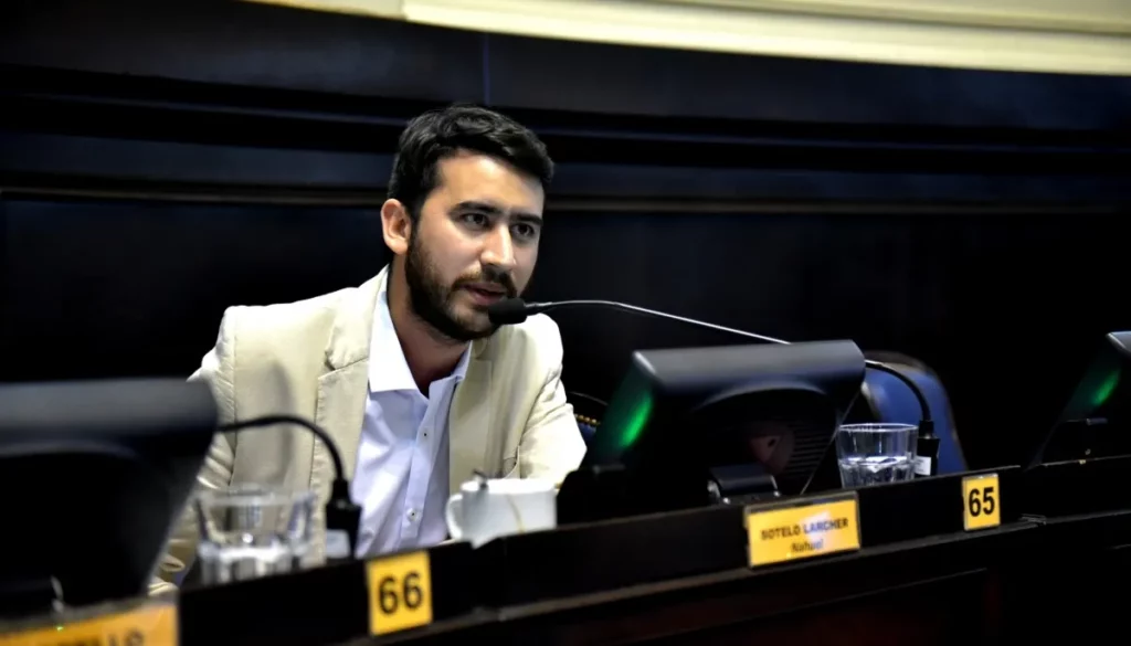 El diputado libertario Nahuel Sotelo criticó la reforma educativa de Kicillof.