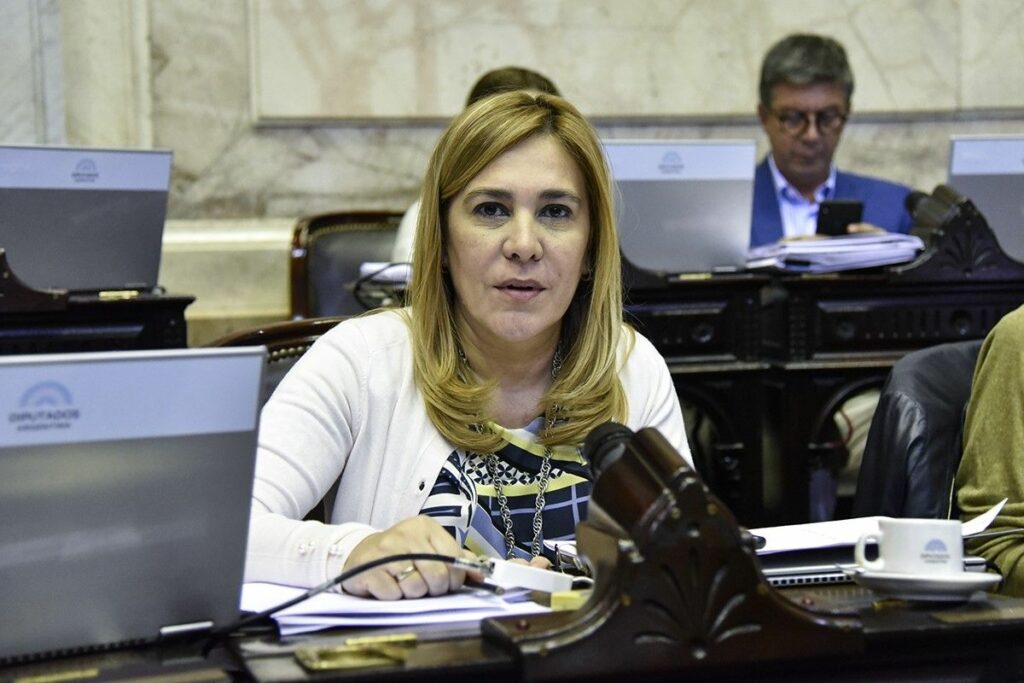 Beatriz Ávila sostuvo que la inflación de 2022 “destrozó el poder adquisitivo" del billete de 1.000 pesos.