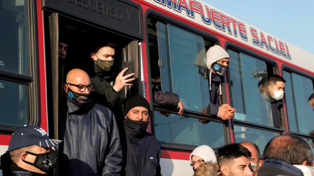 Los colectivos del AMBA otra vez tendrán servicios reducidos durante la noche.