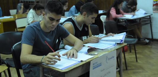 El Gobierno nacional aumentó a $9.000 las becas Progresar para estudiantes.