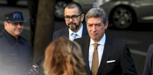 La Justicia intimó al vocero del presidente de la Corte Suprema de Justicia, Silvio Robles, para que entregue su celular.