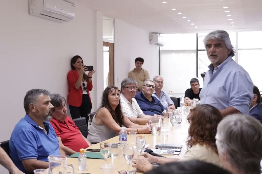 El Ejecutivo bonaerense mantuvo un encuentro con legisladores y representantes gremiales para implementar el Consejo del Empleo Municipal.
