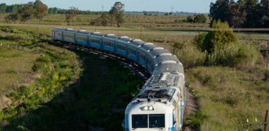 Fuentes oficiales confirmaron que como se agotaron los pasajes del tren a Mar del Plata se revenderán aquellos boletos no confirmados.
