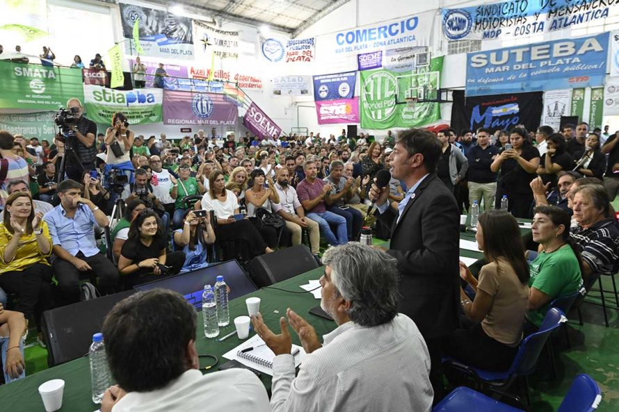 En el plenario sindical en Mar del Plata, Kicillof estuvo acompañado por el ministro de Trabajo provincial, Walter Correa.