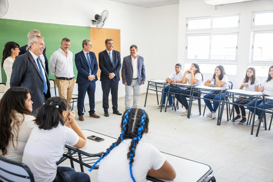 Acompañado del ministro de Eduación, Alberto Fernández afirmó en Chaco que un trabajador docente 
