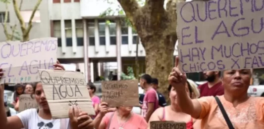 Vecinos de La Plata marcharán a Gobernación por los reiterados cortes de agua de ABSA para reclamar que se declare la emergencia hídrica.