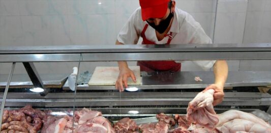 En el marco de Precios Justos Carne, entra en vigencia el reintegro del 10% para compras en carnicerías abonando con tarjeta de débito.